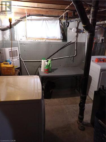 15 Blair Avenue, Hamilton, ON - Indoor Photo Showing Laundry Room