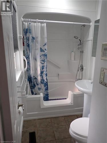 15 Blair Avenue, Hamilton, ON - Indoor Photo Showing Bathroom