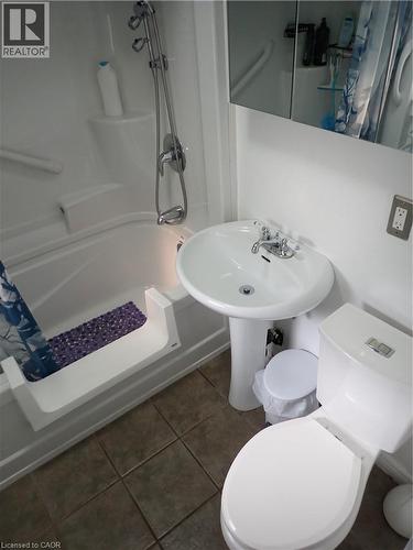 15 Blair Avenue, Hamilton, ON - Indoor Photo Showing Bathroom