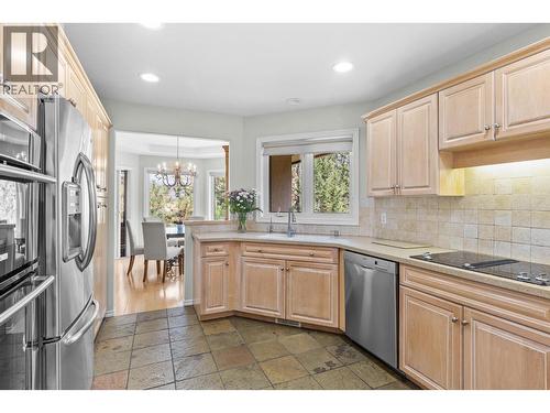 4400 Gallaghers Drive E Unit# 2, Kelowna, BC - Indoor Photo Showing Kitchen