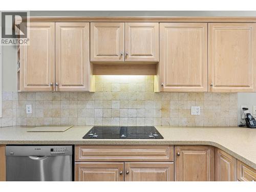 4400 Gallaghers Drive E Unit# 2, Kelowna, BC - Indoor Photo Showing Kitchen
