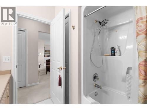 4400 Gallaghers Drive E Unit# 2, Kelowna, BC - Indoor Photo Showing Bathroom