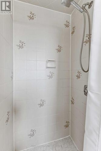 16 Crimson Gate, Ottawa, ON - Indoor Photo Showing Bathroom