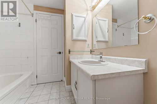 16 Crimson Gate, Ottawa, ON - Indoor Photo Showing Bathroom