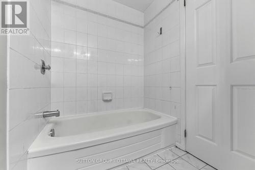 16 Crimson Gate, Ottawa, ON - Indoor Photo Showing Bathroom
