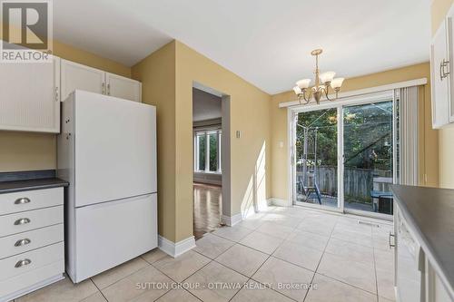 16 Crimson Gate, Ottawa, ON - Indoor Photo Showing Kitchen
