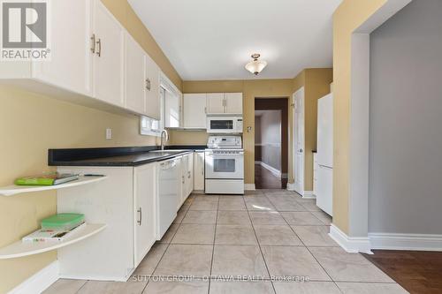 16 Crimson Gate, Ottawa, ON - Indoor Photo Showing Kitchen