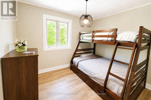 1138 Siesta Drive, Tiny, ON - Indoor Photo Showing Bedroom