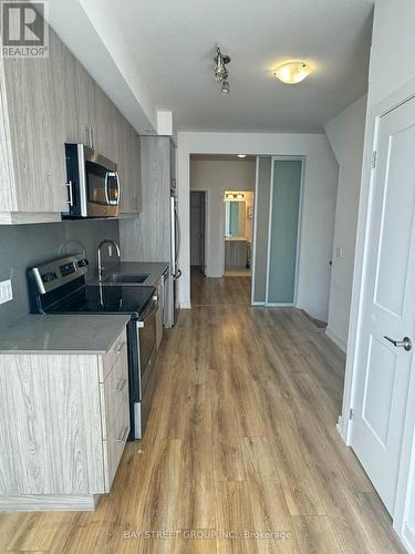 30 - 57 FINCH AVENUE W , Toronto, Ontario M2N 0K9 5