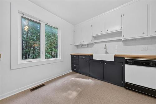 616 Minto St, Winnipeg, MB - Indoor Photo Showing Kitchen
