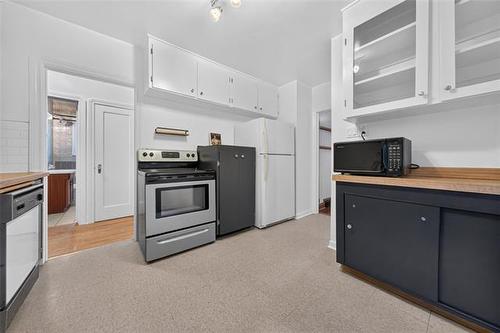 616 Minto St, Winnipeg, MB - Indoor Photo Showing Kitchen