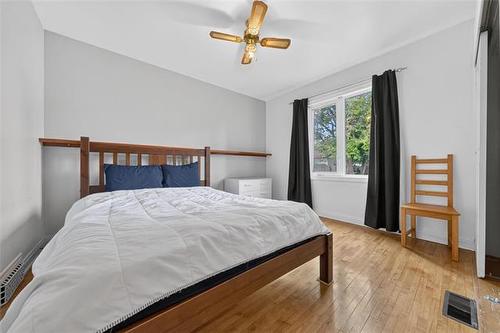 616 Minto St, Winnipeg, MB - Indoor Photo Showing Bedroom