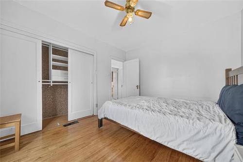 616 Minto St, Winnipeg, MB - Indoor Photo Showing Bedroom