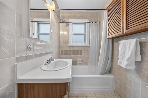 616 Minto St, Winnipeg, MB - Indoor Photo Showing Bathroom