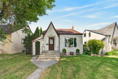 616 Minto St, Winnipeg, MB - Outdoor With Facade