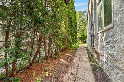 616 Minto St, Winnipeg, MB - Outdoor