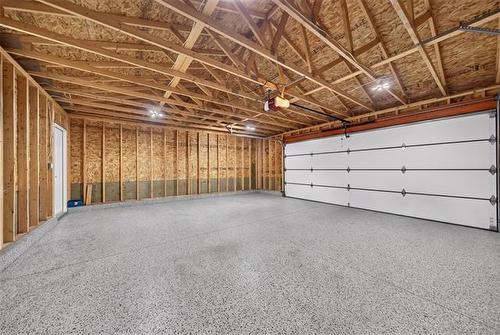 616 Minto St, Winnipeg, MB - Indoor Photo Showing Garage