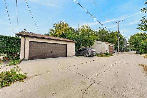 616 Minto St, Winnipeg, MB - Outdoor With Exterior