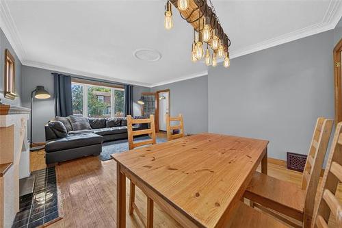 616 Minto St, Winnipeg, MB - Indoor Photo Showing Living Room