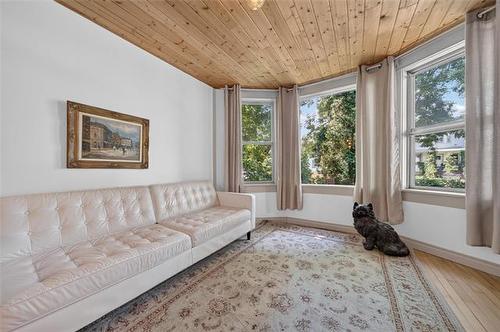 587 Ashburn St, Winnipeg, MB - Indoor Photo Showing Living Room