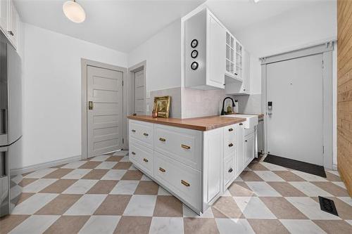 587 Ashburn St, Winnipeg, MB - Indoor