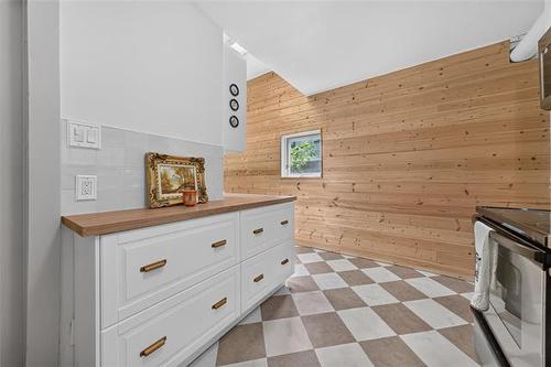 587 Ashburn St, Winnipeg, MB - Indoor