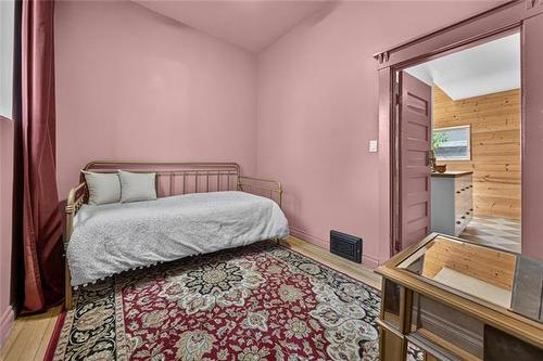 587 Ashburn St, Winnipeg, MB - Indoor Photo Showing Bedroom