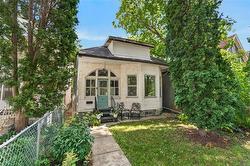 587 ASHBURN ST  Winnipeg, MB R3G 3C4