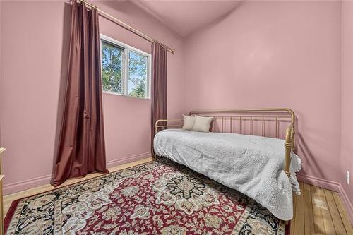 587 Ashburn St, Winnipeg, MB - Indoor Photo Showing Bedroom