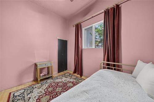587 Ashburn St, Winnipeg, MB - Indoor Photo Showing Bedroom