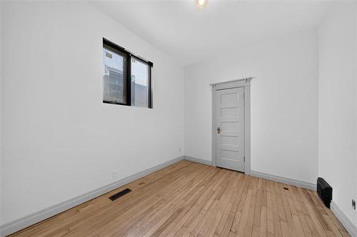 587 Ashburn St, Winnipeg, MB - Indoor Photo Showing Other Room