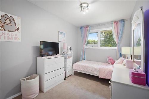 633 Melrose Ave, Winnipeg, MB - Indoor Photo Showing Bedroom
