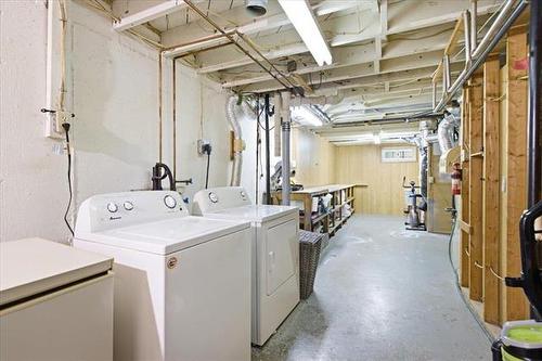 633 Melrose Ave, Winnipeg, MB - Indoor Photo Showing Laundry Room