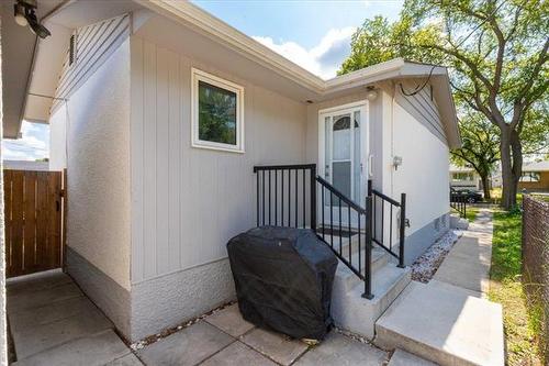 633 Melrose Ave, Winnipeg, MB - Outdoor With Exterior