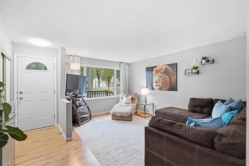 633 Melrose Ave, Winnipeg, MB - Indoor Photo Showing Living Room