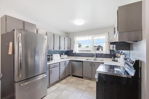 633 Melrose Ave, Winnipeg, MB - Indoor Photo Showing Kitchen