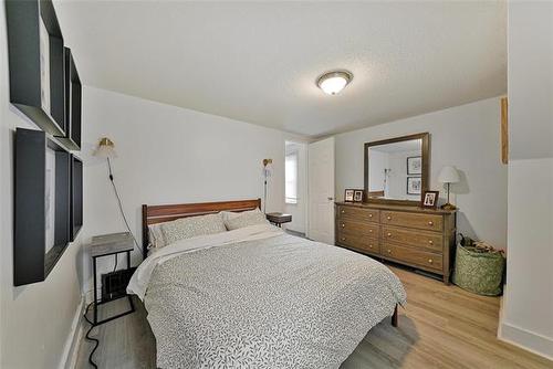 371 Mckay Ave, Winnipeg, MB - Indoor Photo Showing Bedroom
