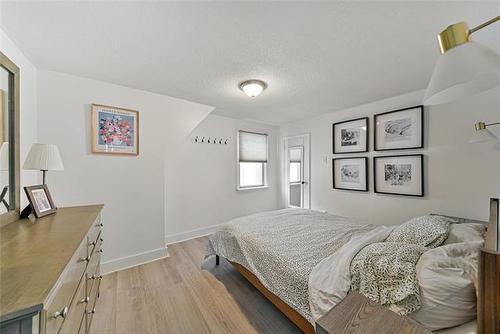 371 Mckay Ave, Winnipeg, MB - Indoor Photo Showing Bedroom