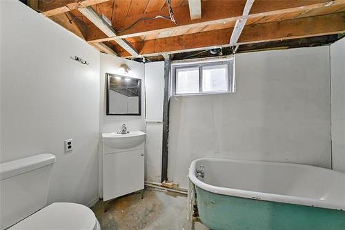 371 Mckay Ave, Winnipeg, MB - Indoor Photo Showing Bathroom