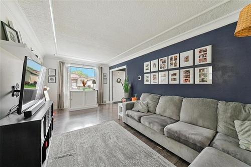371 Mckay Ave, Winnipeg, MB - Indoor Photo Showing Living Room