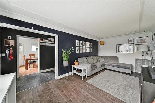 371 Mckay Ave, Winnipeg, MB - Indoor Photo Showing Living Room