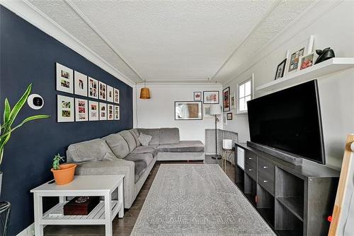 371 Mckay Ave, Winnipeg, MB - Indoor Photo Showing Living Room