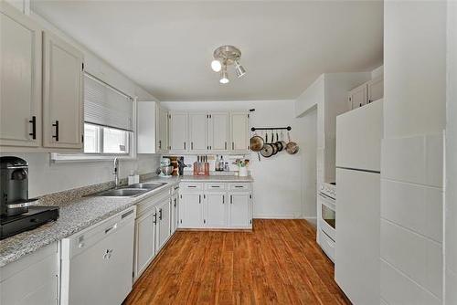 371 Mckay Ave, Winnipeg, MB - Indoor Photo Showing Kitchen With Double Sink