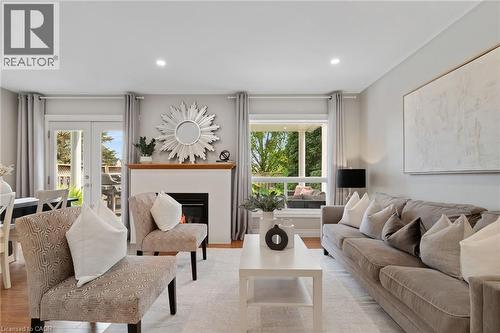 711 Angler Way, Waterloo, ON - Indoor Photo Showing Living Room