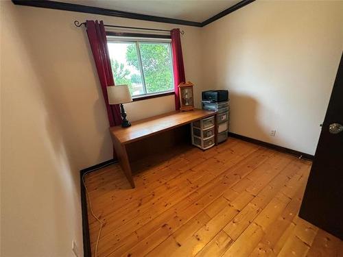 861 Sheppard St, Winnipeg, MB - Indoor
