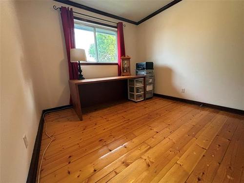 861 Sheppard St, Winnipeg, MB - Indoor Photo Showing Office