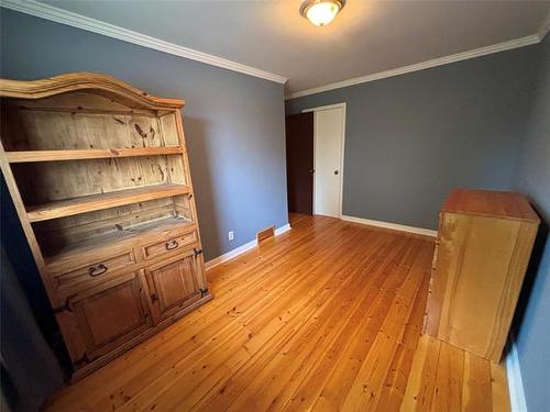 861 Sheppard St, Winnipeg, MB - Indoor