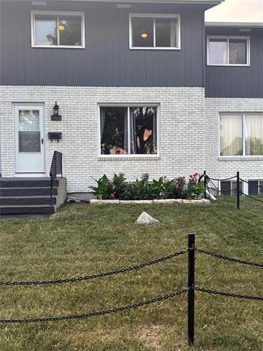 861 Sheppard ST  Winnipeg, MB R2P 0L2