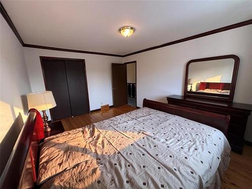 861 Sheppard St, Winnipeg, MB - Indoor Photo Showing Bedroom