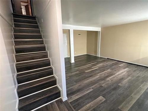861 Sheppard St, Winnipeg, MB - Indoor Photo Showing Other Room